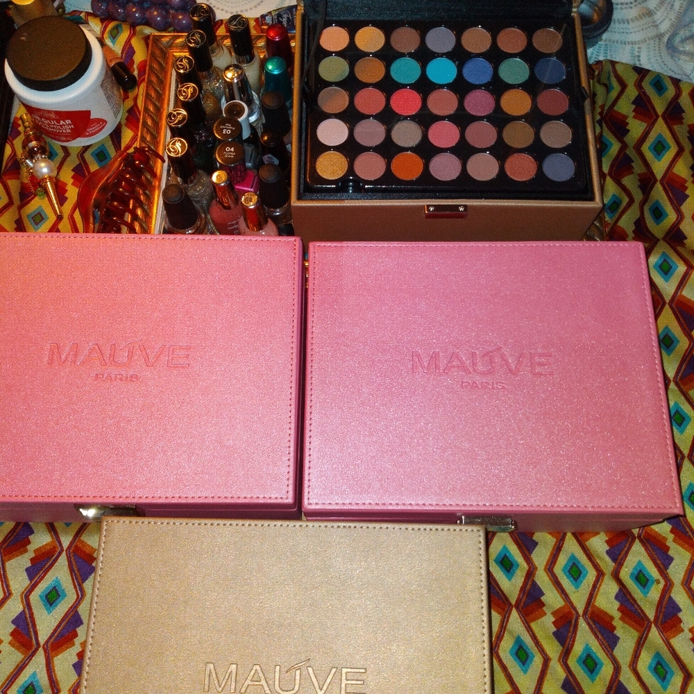 Mauve 3 tier make up box